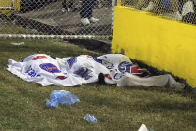 Futbol maçında facia: 12 ölü, yüzlerce yaralı