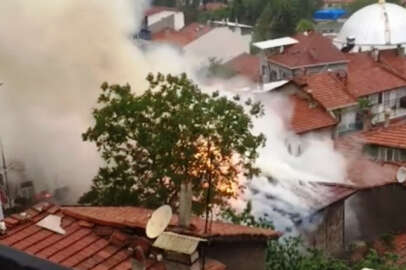 Kütahya' Emet'te ahşap ev yangını korkuttu