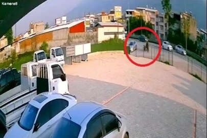 Bursa'da başıboş at otomobilin sesinden korkup kaza yaptı!