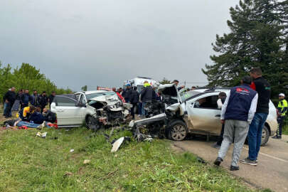 Isparta'da iki otomobil çarpıştı: 1 ölü, 4 yaralı