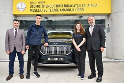 Bursalı otomotiv öğrencileri Togg'a hayran kaldı