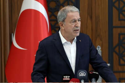 Bakan Akar'dan depremzedelere yönelik sözlere tepki: Büyük bir ahlaksızlık, terbiyesizlik