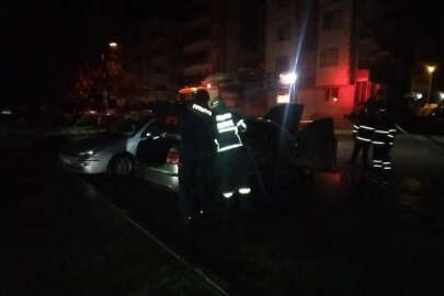 Park halindeki otomobil kundaklandı!