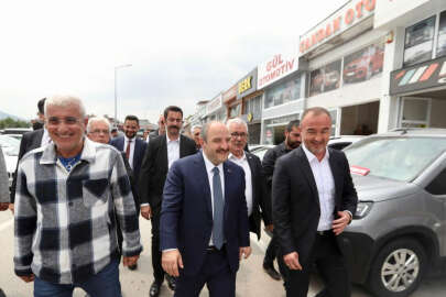 Bakan Varank, Bursa'da Eski Otokoop esnafını ziyaret etti