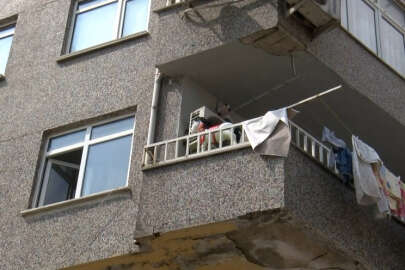 2 yaşındaki çocuk otomobilin üzerine düştü