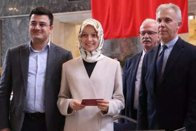 Meclis'in en genç milletvekili Zehranur Aydemir kaydını yaptırdı!