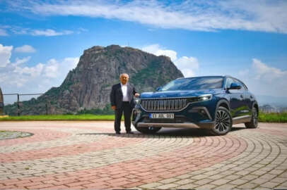 Afyonkarahisar Belediyesinin yeni makam aracı ”Gemlik mavisi” renkli Togg tanıtıldı