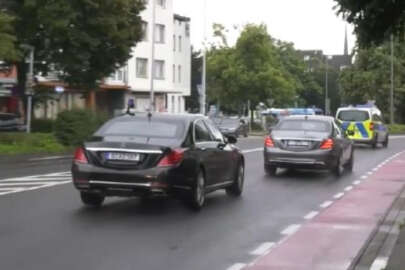 Almanya'da güvenlik krizi: Yunan asıllı sürücü Scholz'un konvoyuna katıldı