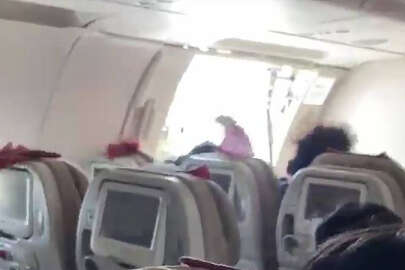Havada dehşet; uçağın kapısı havada açıldı!