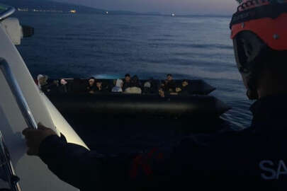 İzmir açıklarında 79 düzensiz göçmen kurtarıldı