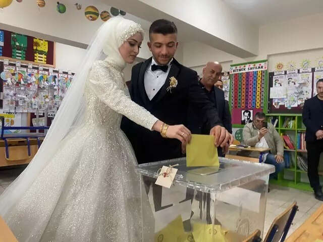 ÖNCE SANDIĞA SONRA DÜĞÜNE