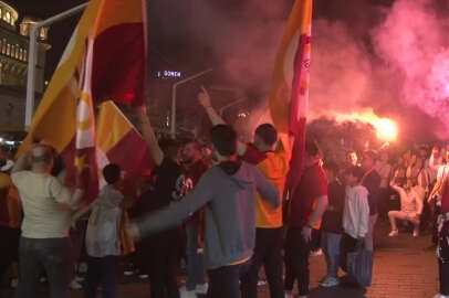 Galatasaraylı taraftarlar Taksim'e akın etti