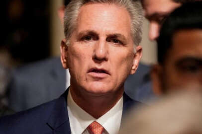 Kevin McCarthy, Biden'la ilgili belgeyi sağlamazsa FBI Direktörü'nü sorumlu tutacağını bildirdi