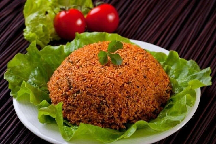 Listede 22. sırada yer alan "kısır" her ne kadar ülkemizde salata kategorisine girmese de eşsiz lezzetiyle dünyanın en iyi salataları arasına girmeyi başardı.