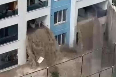 Su basan dairedeki eşyalar balkondan düştü!