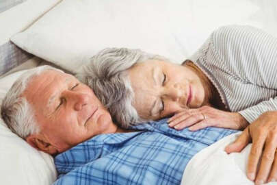 Ayrı odalarda uyuyan çiftlerin daha mutlu olduğu ortaya çıktı