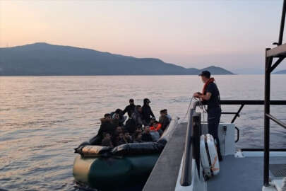 İzmir açıklarında 17 düzensiz göçmen kurtarıldı