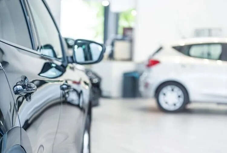 "Diğer yandan otomobillerin kablo gibi elektrik tesisatlarının birçoğu Ukrayna’da üretilmekteydi. Rusya-Ukrayna savaşı enerji krizinin yanında üretime de mani olunca bu gibi durumlar otomotiv sektörünü diğer sektörlere nazaran daha fazla etkiledi."