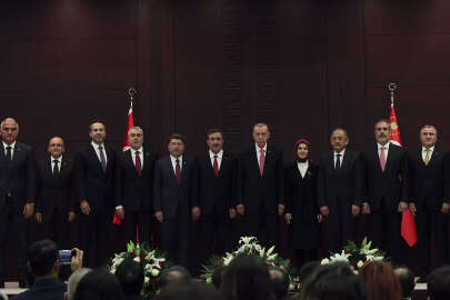 Bakanların ilk görevi belli oldu