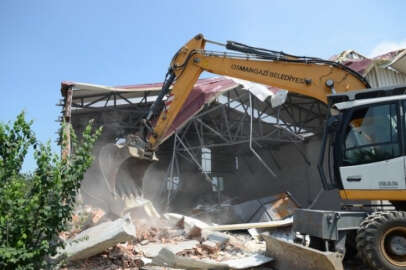 Bursa'da kaçak yapı yıkımı