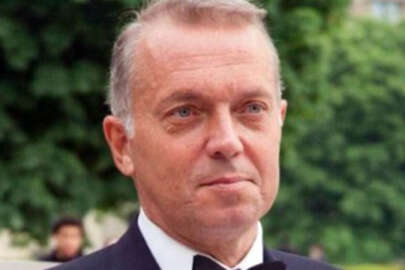 Cem Uzan siyaseti bıraktı