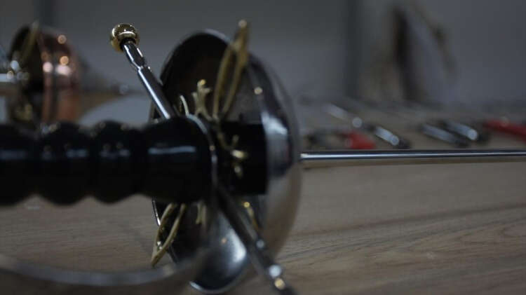 Devlet sanatçısı unvanı da verilen Emen, Bursa işi bıçakçılığın tanıtımı için yurt içi ve yurt dışında sergiler açtı, çeşitli etkinliklere katıldı.