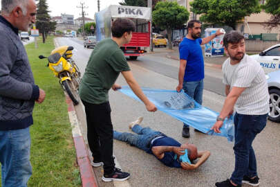 Bursa'da vatandaşlar kazazedeyi çöp poşetiyle korudular!