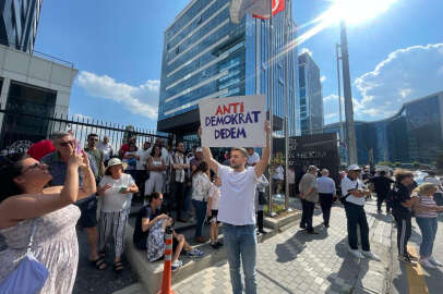 CHP Genel Merkezi önünde istifa sesleri!
