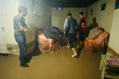 Doğubayazıt'ta sağanak yağış sonrası evleri su bastı!