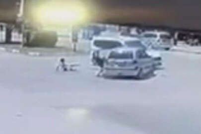 Osmaniye'de iki otomobilin çarpışmasıyla çocuklar yola savruldu!