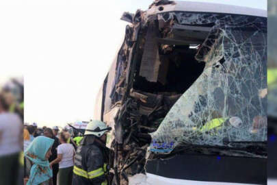 Eskişehir'de yolcu otobüsü, TIR'a çarptı! Çokça yaralı var