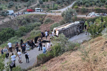 Manisa'da minibüs şarampole devrildi!
