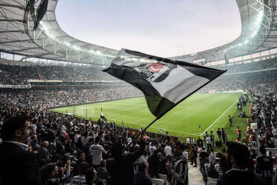 Beşiktaş tribünleri 'yönetim istifa' tezahüratı yaptı!