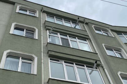 Edirne'de sinekliğe yaslanan çocuk 3'üncü kattan düştü!