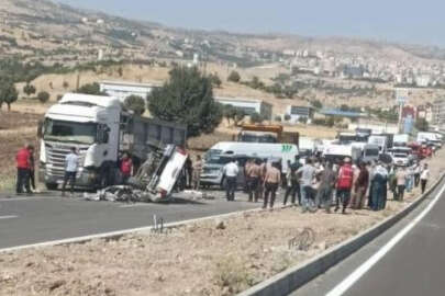 Şırnak'ta kamyonet ile TIR çarpıştı!