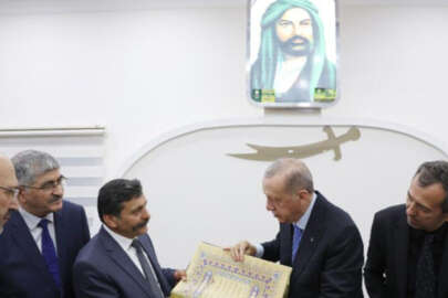 Cumhurbaşkanı Erdoğan cemevini ziyaret etti