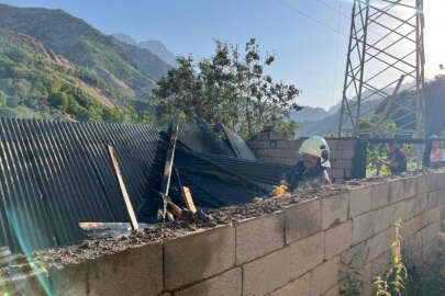 Hakkari Yüksekova'da ahır yangını!