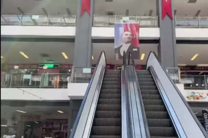 AVM'de korku dolu anlar! Çocuğun parmağı yürüyen merdivenlere sıkıştı