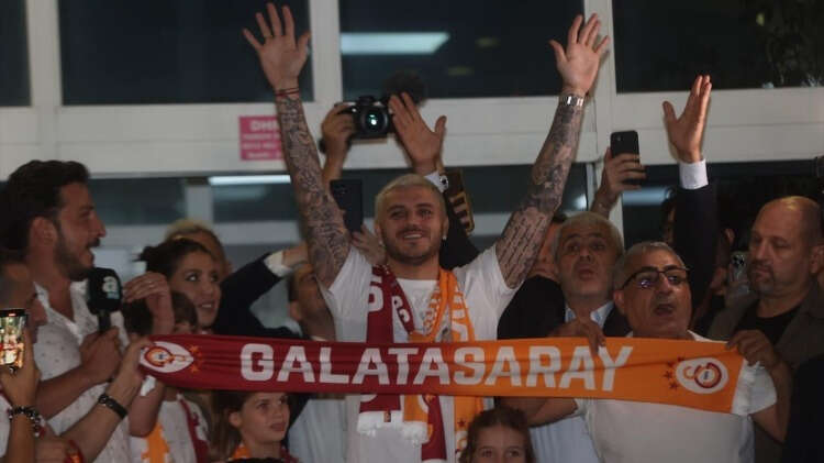 Icardi: Bol Bol `Aşkın Olayım` şarkısını dinleyeceğiz Icardı, havalimanında basın mensuplarına açıklamalarda bulundu: