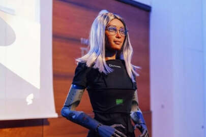 Yapay zeka robotu CEO'luk koltuğuna oturdu!