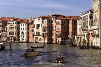Venedikliler turistlerden şikayetçi!
