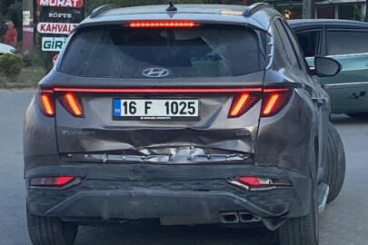 Bursa'da 2 otomobil çarpıştı! Yaralılar var