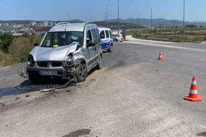 Düzce'de minibüs ile hafif ticari araç çarpıştı!