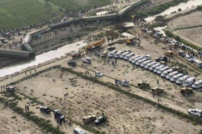 Pakistan'daki korkunç kazada can kaybı artıyor