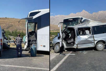 Niğde'de yolcu otobüsü ile minibüs kafa kafaya çarpıştı!