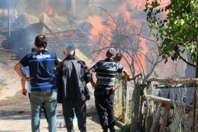 Artvin’de köyde yangın çıktı! 5 ev küle döndü