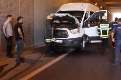 Faciaya ramak kala işçiler kendini dışarı attı!