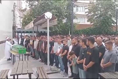 Kazada hayatını kaybeden Eren gözyaşları içinde Bursa'da toprağa verildi