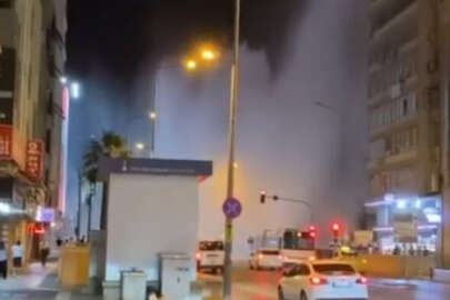 İzmir’de su borusu patladı: Caddeler göle döndü!