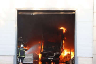 Kayseri'de koltuk fabrikasında yangın çıktı!